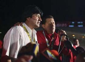 Ch&aacute;vez y Evo suscriben acuerdos de cooperaci&oacute;n